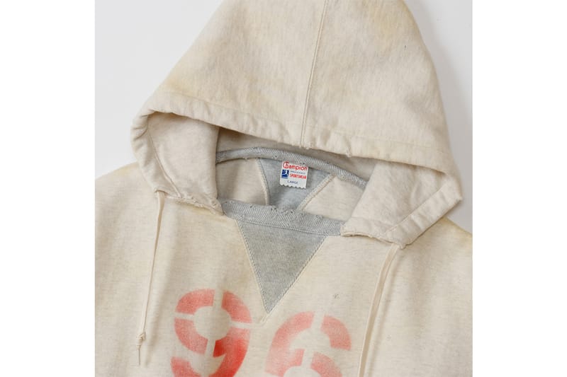 チャンピオンが50年代“後付けパーカ”を本気で復刻 | Hypebeast.JP