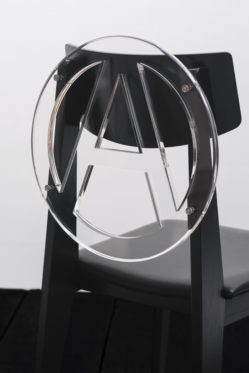 あのチェア アンダーカバーから天童木工製作の新作アナーキーチェアが到着