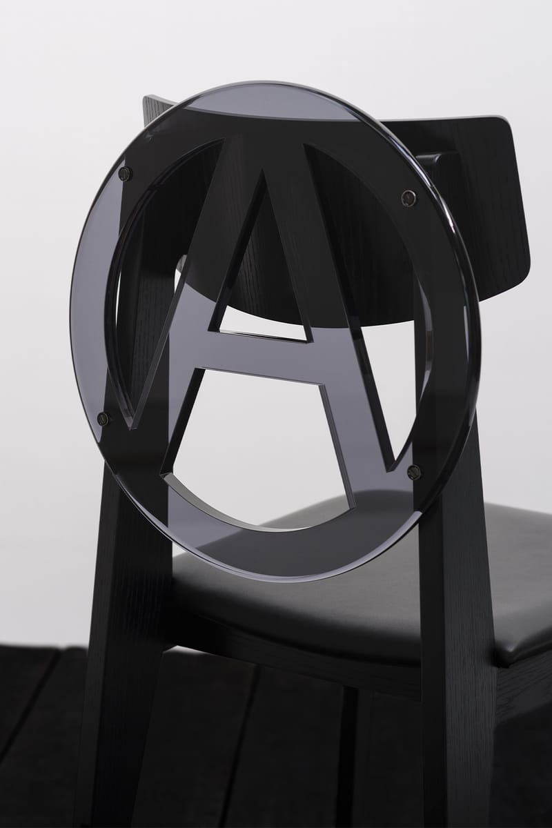 アンダーカバー x 天童木工 2025年新作アナーキーチェアが登場