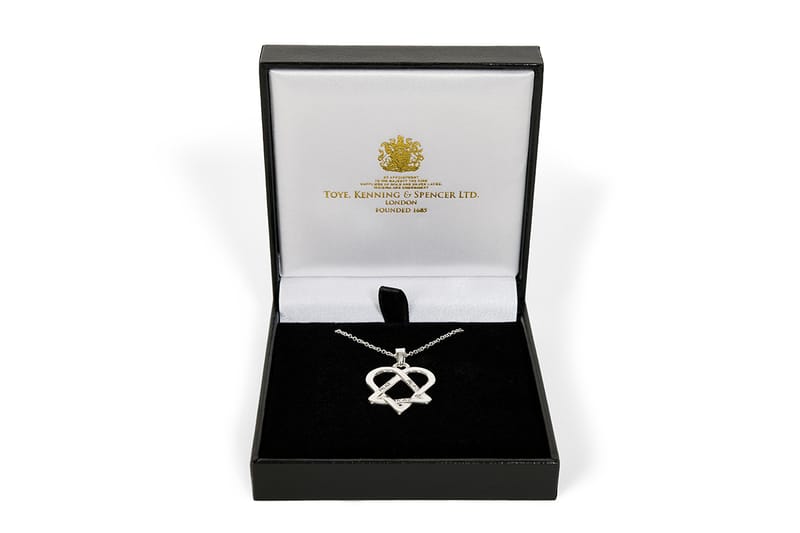 PALACE SKATEBOARDS が伝説的バンド HIM とのコラボアイテムを発売