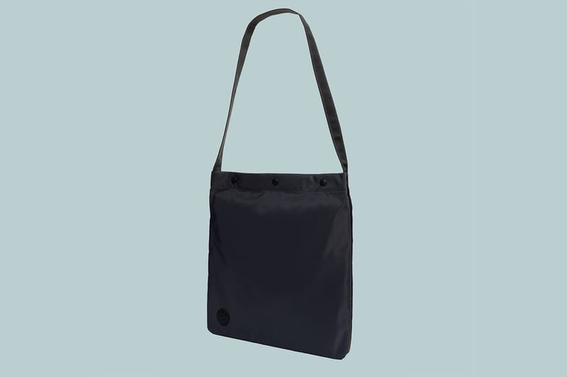 POTR が坂本龍一の企画展を記念したコラボレーションバッグを