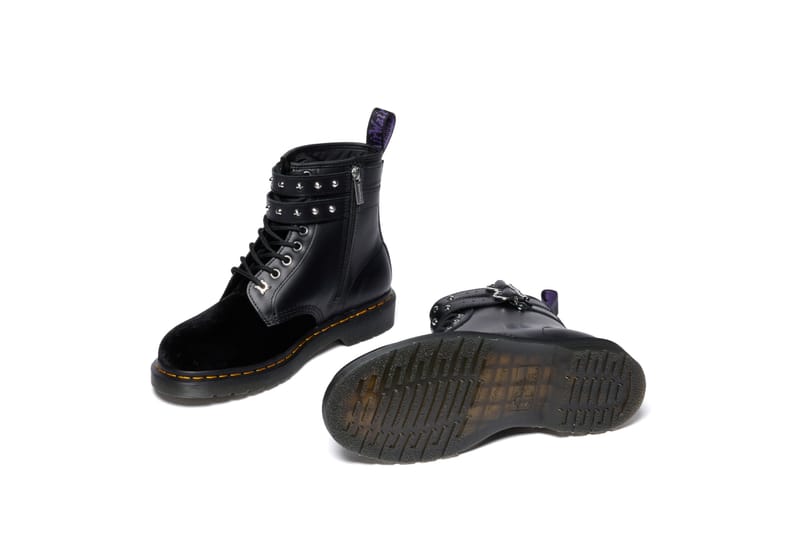 Dr. Martens Wednesday ブラックレザーシューズ Dr. Martens unveils midnight-black Wednesday capsule collection