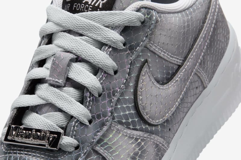 コービー・ブライアントxエアフォース1ロー“レンチキュラー”が登場