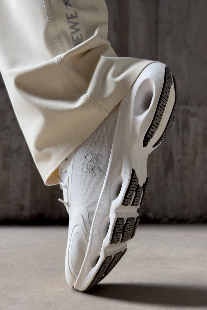 ロエベxオンによる最新コラボレーションアイテムが登場