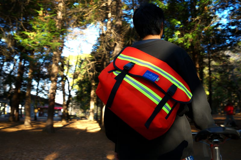 UNDERCOVER x Manhattan Portage のコラボメッセンジャーバッグが発売 UNDERCOVER x Manhattan Portage のコラボメッセンジャーバッグが発売