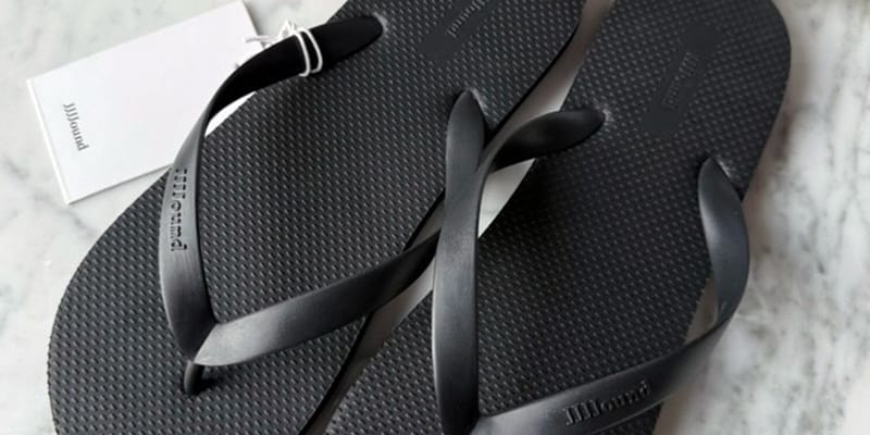 JJJJound からオールブラックのビーチサンダルが登場 | Hypebeast.JP