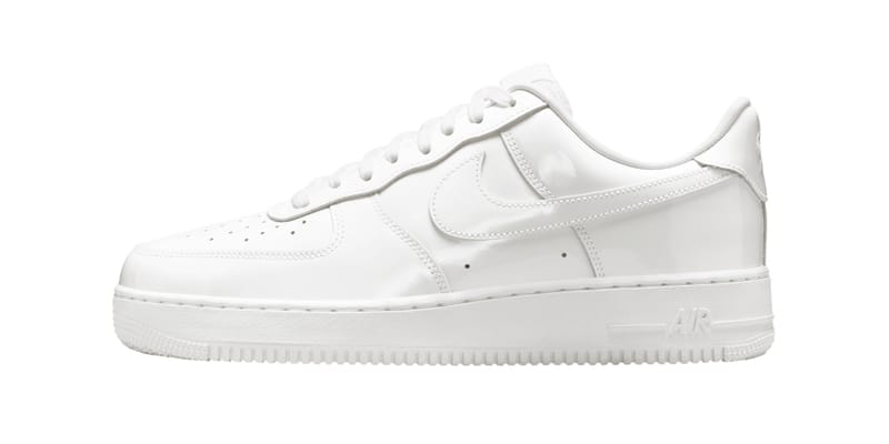 ナイキエアフォース1ローより新色 “ホワイトパテント” が登場