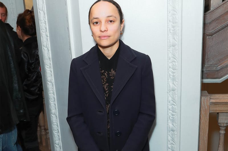 草間 彌生 が手掛けた W Magazine の表紙を飾る ジョージ・クルーニー