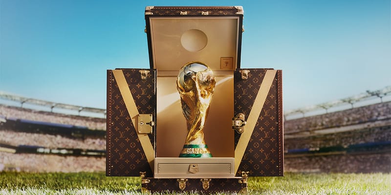ルイヴィトンが FIFAワールドカップ2026 公式トロフィートランクを公開