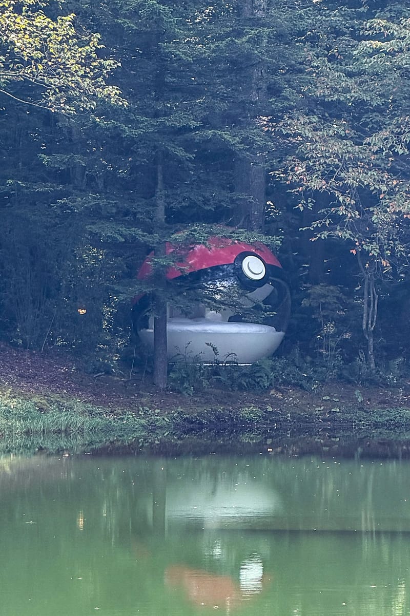 北海道苫小牧「モンスターボール型ホテル」（ポケモン スリープ x
