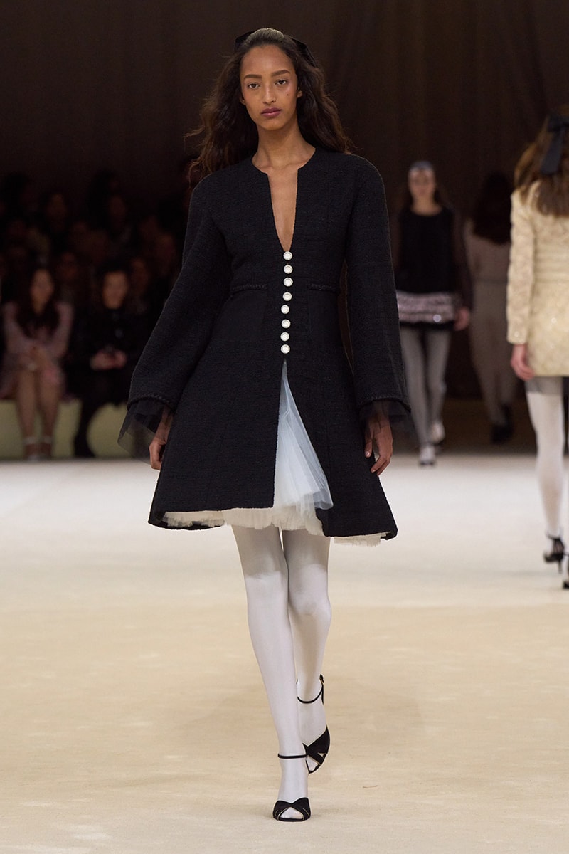 샤넬, 2024 FW 오뜨 꾸뛰르 컬렉션 공개 Hypebeast.KR 하입비스트 샤넬, 2024 FW 오뜨 꾸뛰르 컬렉션 공개 Hypebeast.KR 하입비스트