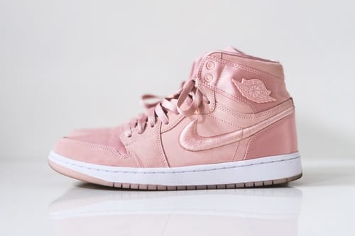 這粉嫩的配色誰能夠抵抗？！這對女生專屬的 Air Jordan 1 讓人少女心爆發！