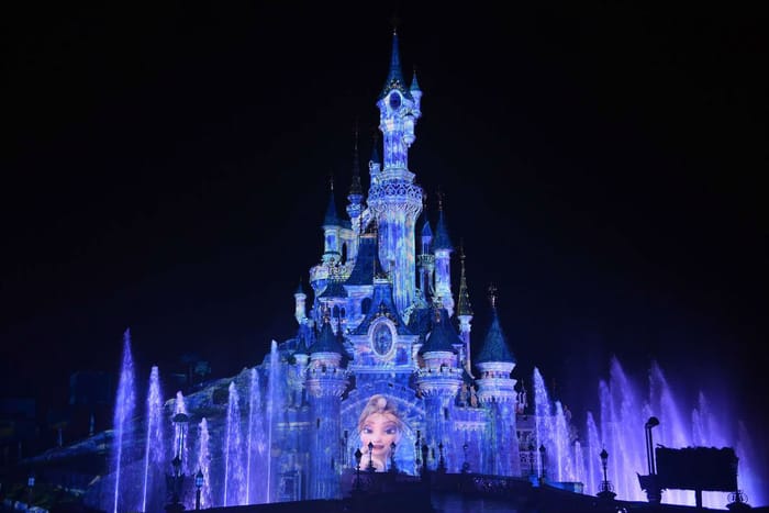 東京迪士尼新建三大主題園區，重現《Frozen》夢幻雪山場景！