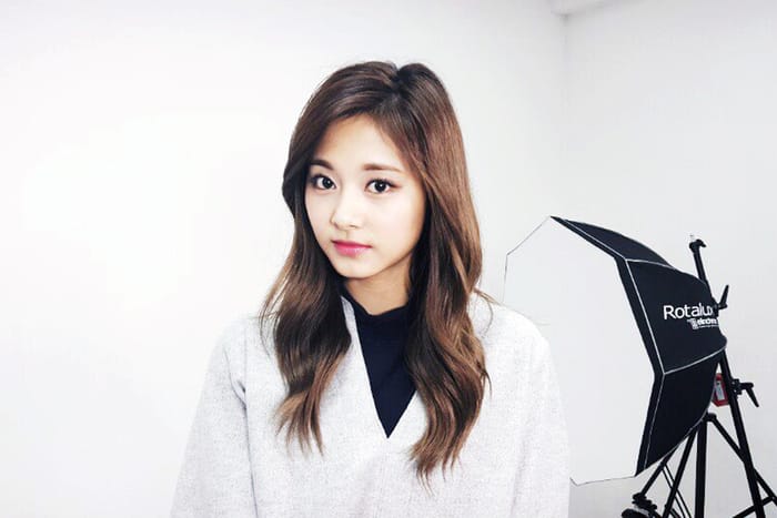 嫌波浪捲曲髮太普通？那就跟 Twice 子瑜換上韓式微捲曲髮吧！