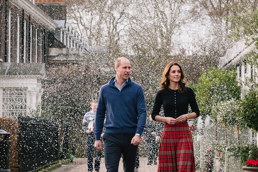 威廉王子和凱特王妃被拍到「雪球大戰」 POPBEE