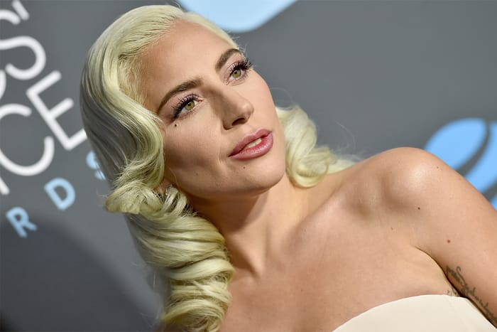 Lady Gaga 面對前男友冷嘲熱諷，霸氣反擊：「你連買杯咖啡也會聽到我的歌！」