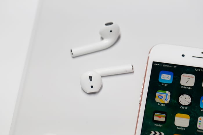 會影響第二代的販售嗎？Airpods 無線耳機被爆出藏有致癌風險！