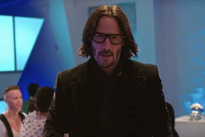 網民：他當情敵誰贏的過？Keanu Reeves 以殺神扮相客串電影《可能還愛你》帥翻全場！