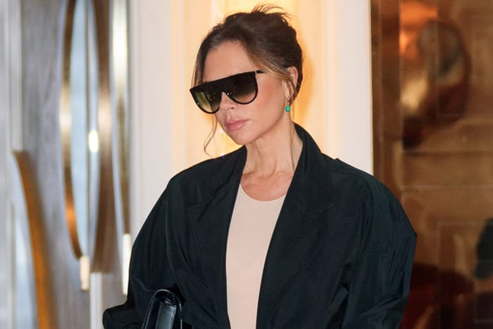 不愧是 Victoria Beckham，竟在日常穿搭中將 Leggings 搭得如此優雅！