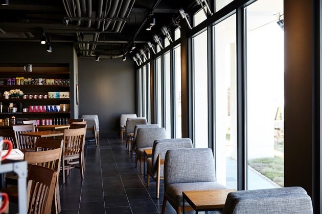 盤點全台特殊星巴克門市！沒想過 Starbucks 也能在海邊、古蹟、山林中玻璃屋吧！ - POPBEE