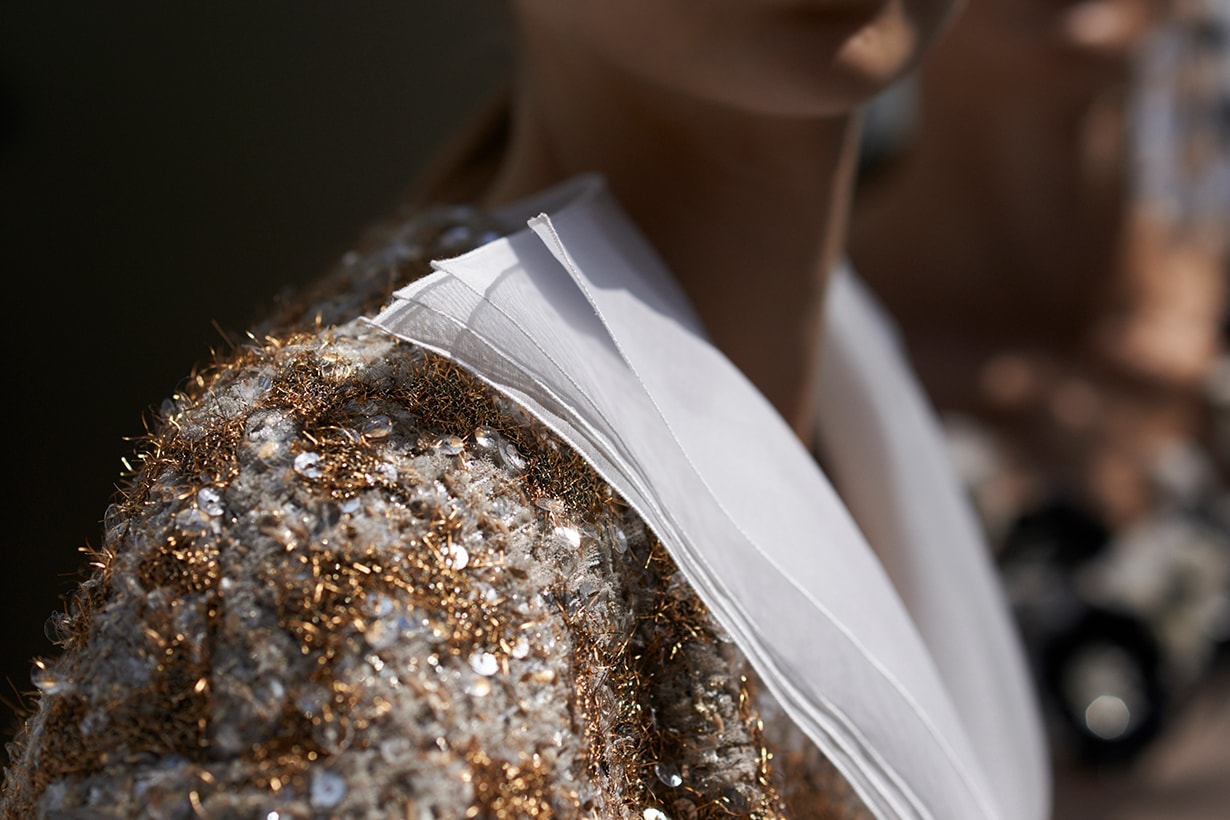 近看 Chanel 2019 FW Haute Couture 系列，優雅華麗書卷味 女生 - POPBEE