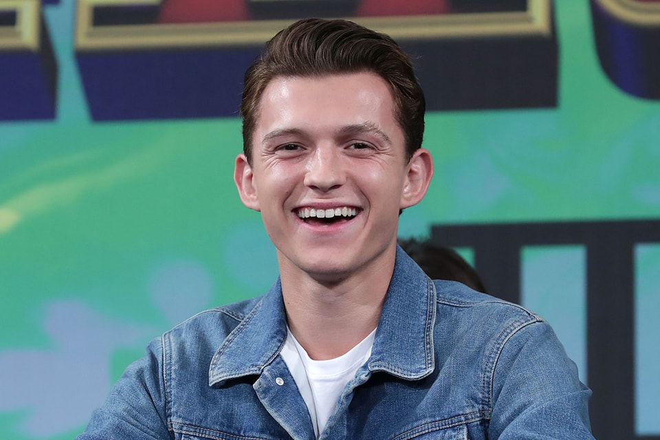 Tom Hooled Tom Holland 扮女裝跳唱 Rihanna、意外拯救了一位男孩 - POPBEE