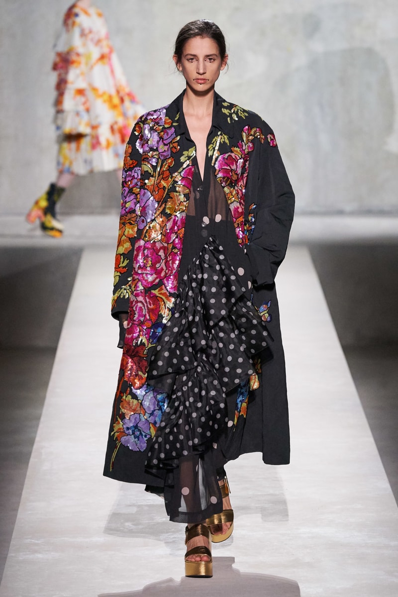 Dries van noten SS2020 以綺麗的繁複主義反抗世界，為何最後卻出現純白夢幻設計？ - POPBEE