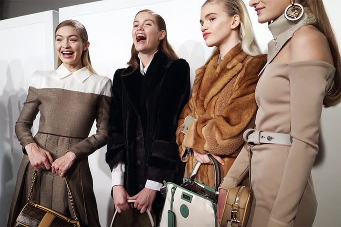 時尚迷必珍藏：Fendi 推出手袋致敬 Karl Lagerfeld，懷舊細節別具意義！