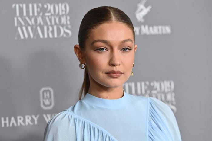 街拍造型被網民批評不性感！Gigi Hadid 罕見霸氣回應「我的穿搭不用你同意」