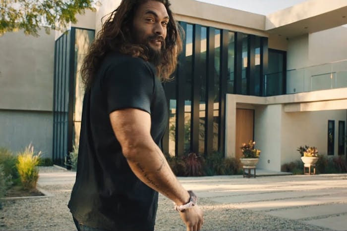 身材健碩的 Jason Momoa 驚變瘦弱禿頭？Super Bowl 廣告影片嚇倒不少粉絲！