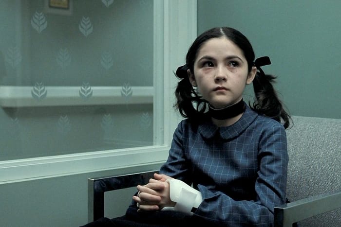 你一定記得她：10 年後宣布回歸，《Orphan》將推出前傳描述 Esther 的精神前科！