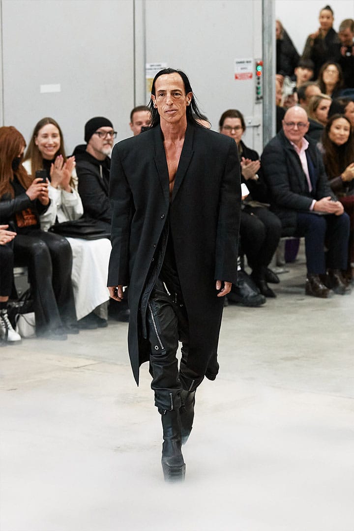 PFW：Rick Owens 的模特再具氣勢，也不及妻子提著他的頭顱觀秀這麼駭人