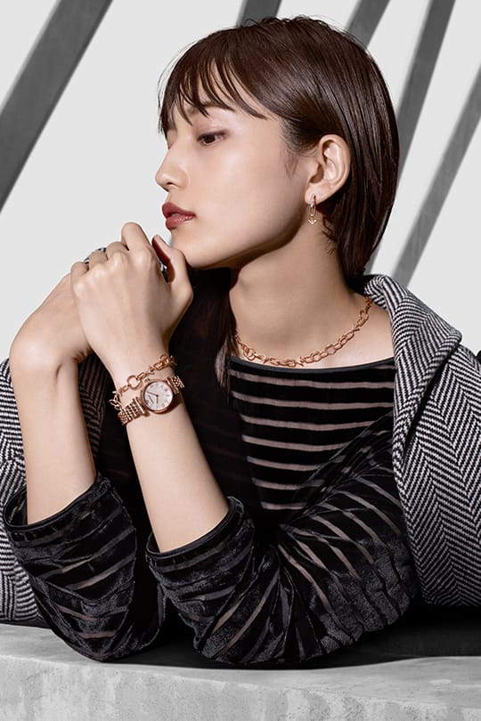 復古珍珠熱潮來襲：以一件配飾提升氣質，珠寶x 腕錶就是時尚女生今季