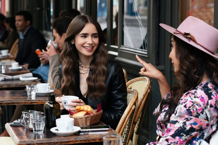 《Emily in Paris》受觀眾狠評，Lily Collins 的虛心回應被讚大方得體！