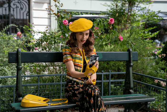 《Emily in Paris》第二季劇照正式釋出！更多漂亮的衣服、更複雜的感情關係！