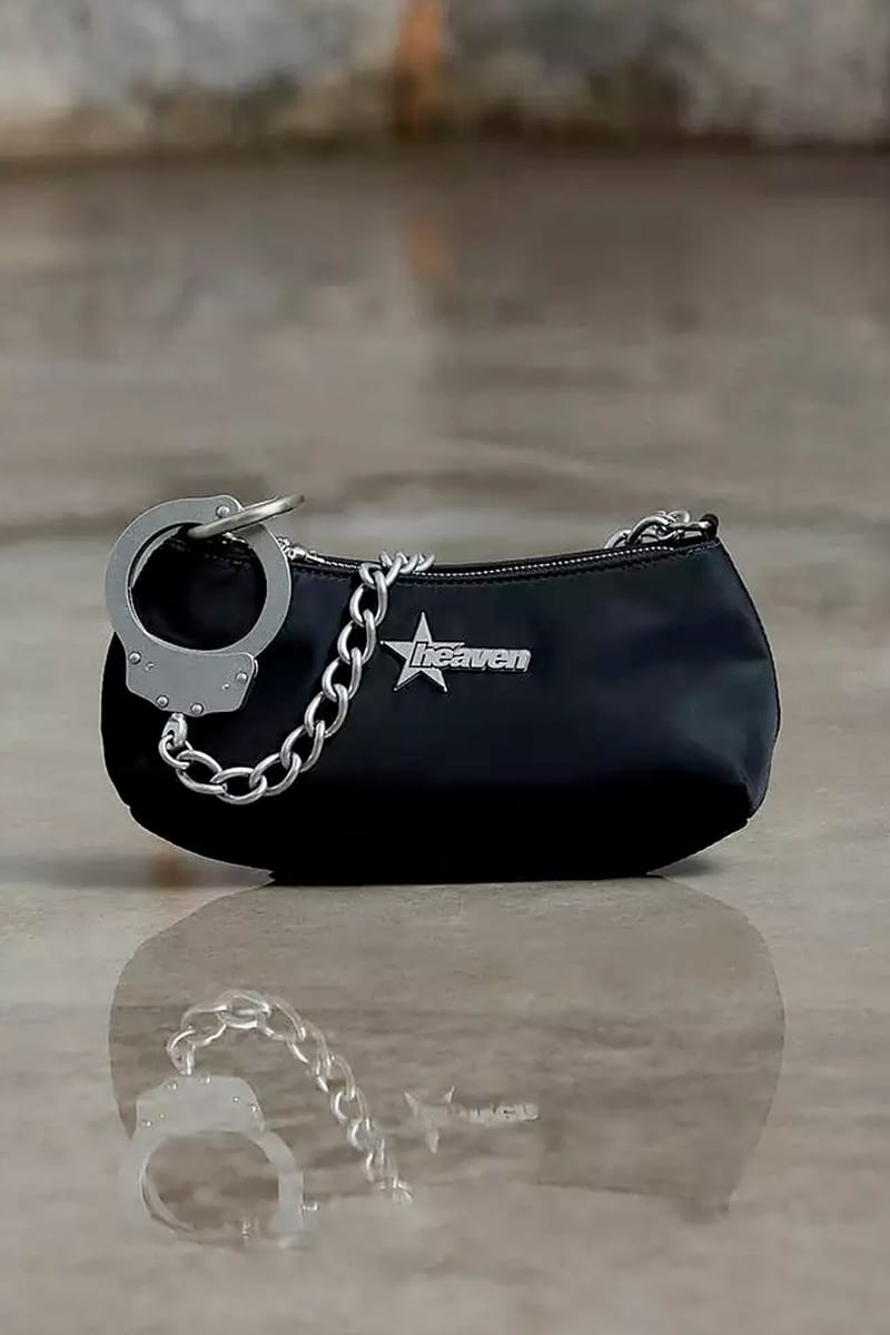 heaven marcjacobs 　カフズ　バッグ　CUFFZ BY LINZ Have you been a naughty girl? This handcuff bag is for you