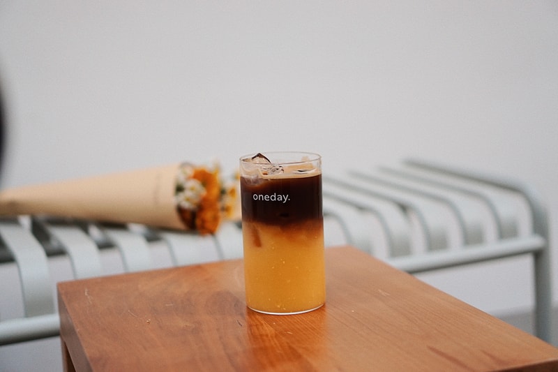 ONEDAY COFFEE ：大坑純白咖啡空間，標誌性 Bear Bear Madeleine - POPBEE