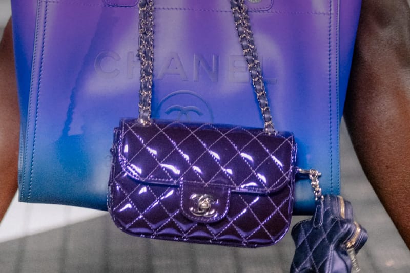 【新品】CHANEL 手袋 Chanel 25中号手袋, 水洗丹宁与金色金属, 黑— 精品| CHANEL 香奈儿