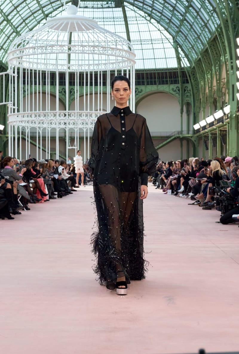 【最新作♡2025SS】CHANEL ジーンズ ビーズが煌めく シャネル CHANEL 2025クルーズ 希少 ジーンズ 40 新品 - メルカリ