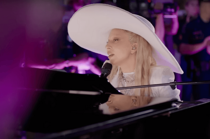 2025 超級盃焦點：Lady Gaga 獻唱《Hold My Hand》哀悼罹難者
