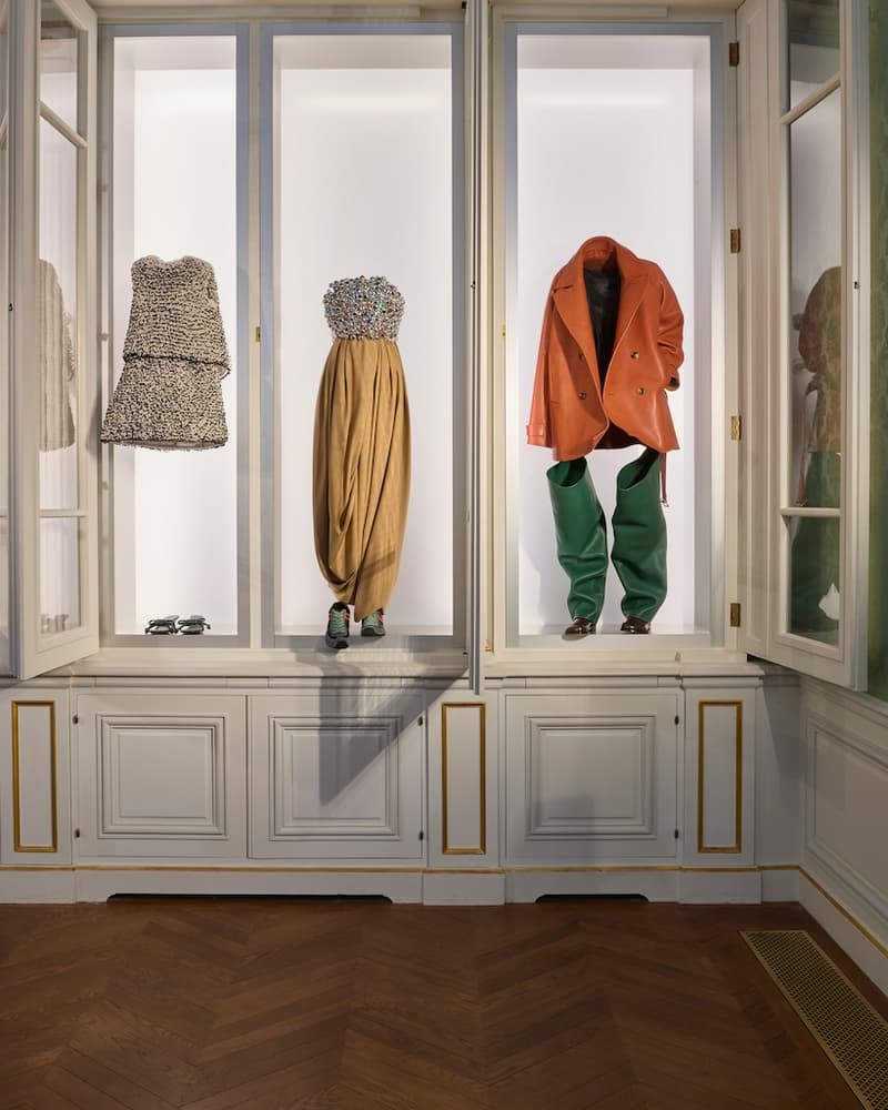 #PFW：2025 秋冬系列沒有模特兒、伸展台，整座城堡裡都是 Loewe 的舞台！ - POPBEE