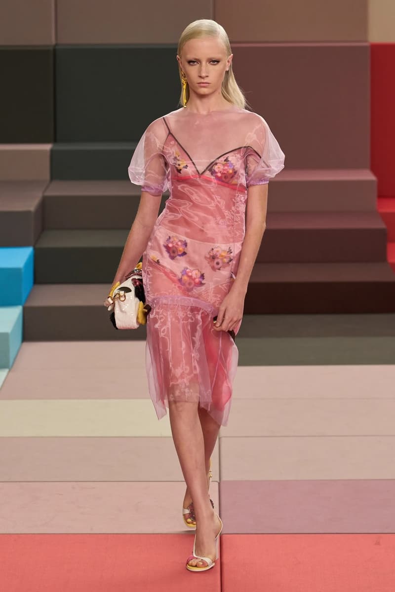 MFW:從串珠手袋到無數花朵... ,筆記下 FENDI 2026 春夏大秀的關鍵字! - POPBEE