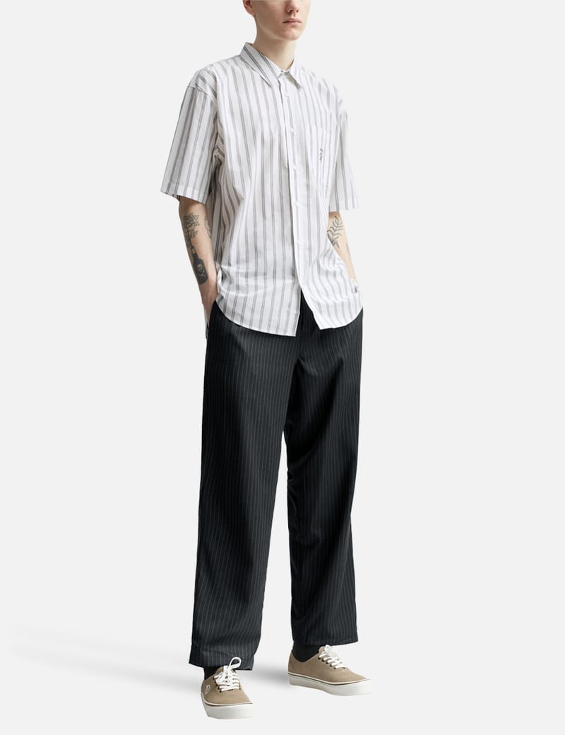 Stüssy - Stripe Volume Pleated Trousers | HBX - HYPEBEAST 為您搜羅