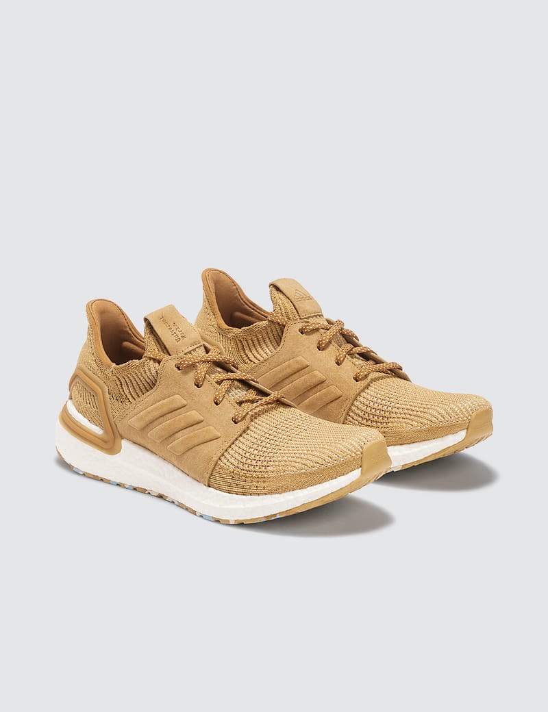 Adidas x universal works ultraboost 19 2024 in sand primeknit