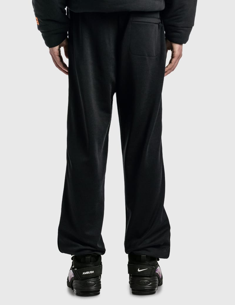 【関税込み】Heron Preston ブラック Sponsor スウェットパンツ Black Sponsor Sweatpants by Heron Preston on Sale