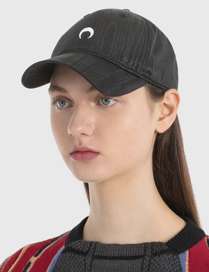 Marine Serre - Moire Branded Cap | HBX - ハイプビースト Marine Serre - Moire Branded Cap | HBX - ハイプビースト