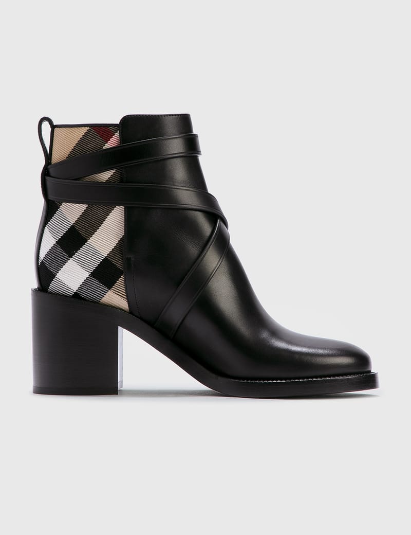 Burberry chelsea clearance boots womens