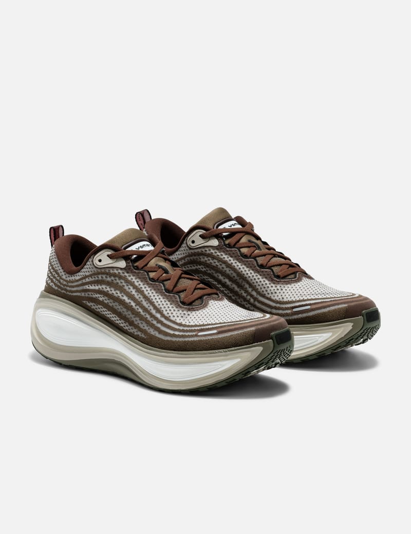 【美品】NIKE Vomero Plus 28cm Nike Vomero Plus QS - フルZoomXフォームで快適クッション、通気