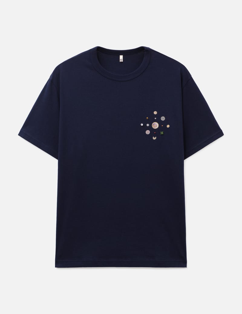 KHOKI Tシャツ KHOKI Hand-Embroidered T-Shirt - Crafted with signature hand