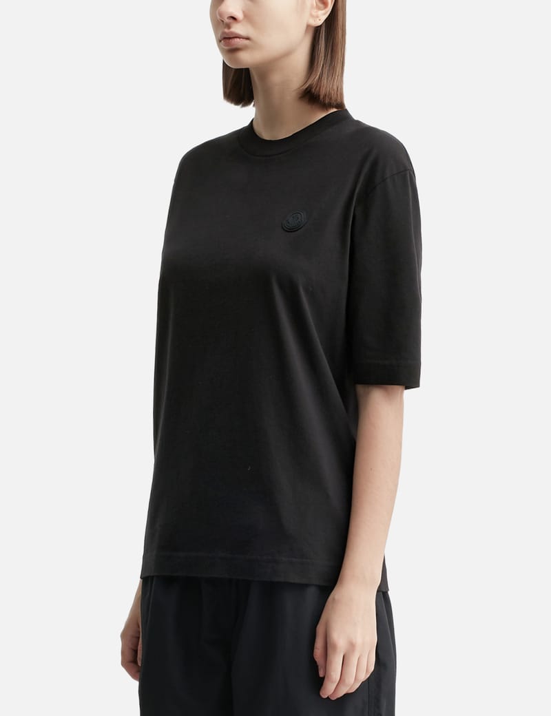 Moncler Tシャツ Silicone Logo Patch Cotton T-Shirt ★関税込 22947775_53175681_600.jpg